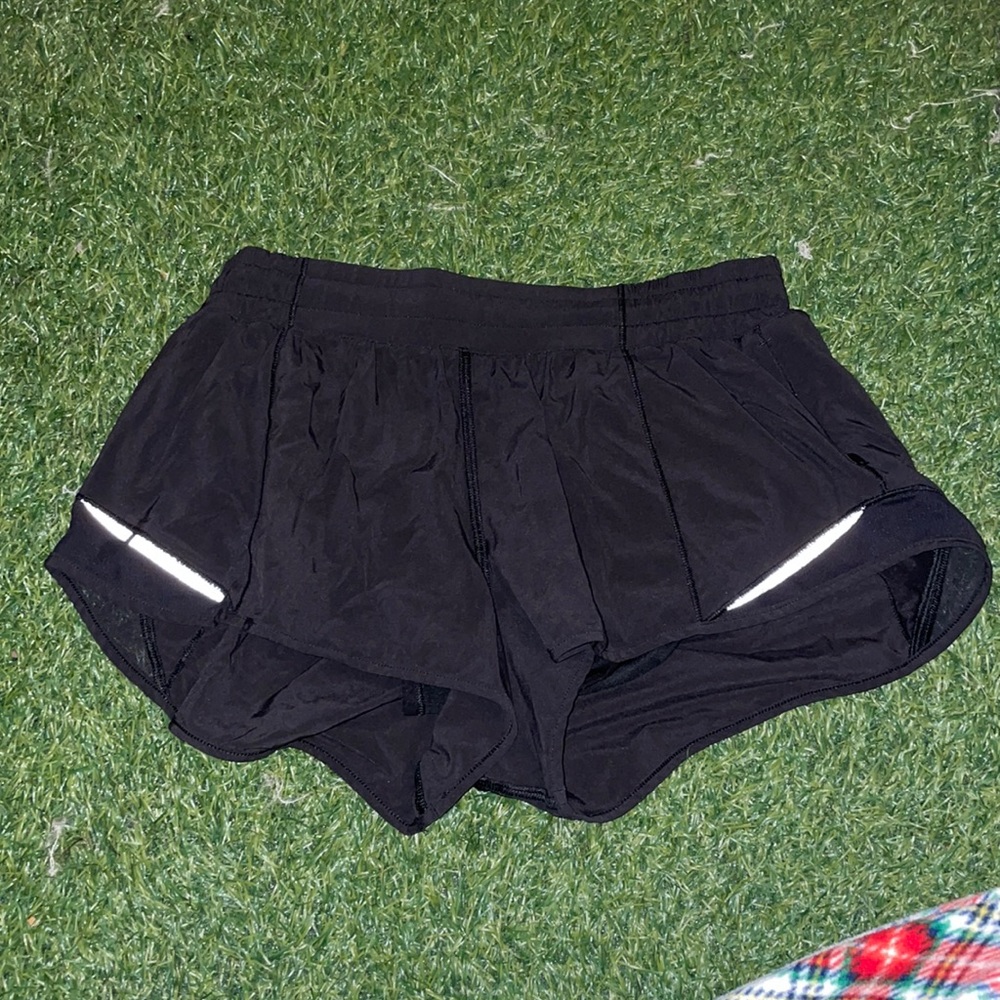 Lululemon Hotty Hot Short 2.5